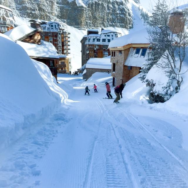 @avoriaz18001